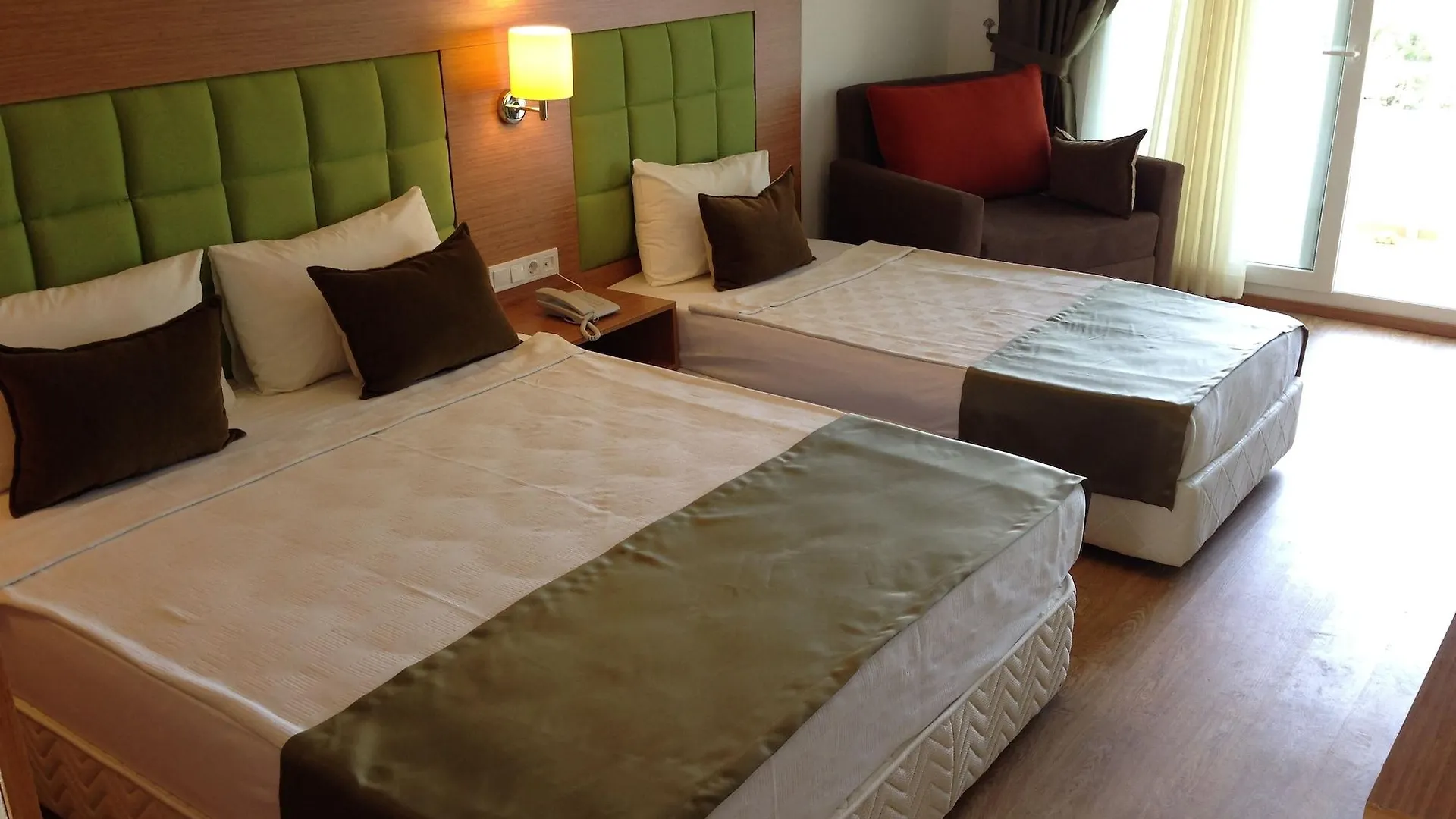 Woxxie Hotel Тургутрейс
